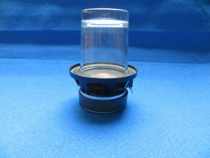 Beolab Penta Midrange Repair: Kleben Sie die Sicke auf den Kegel