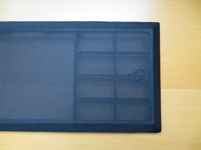 Replace speaker cloth: final result with a coarse black speaker cloth