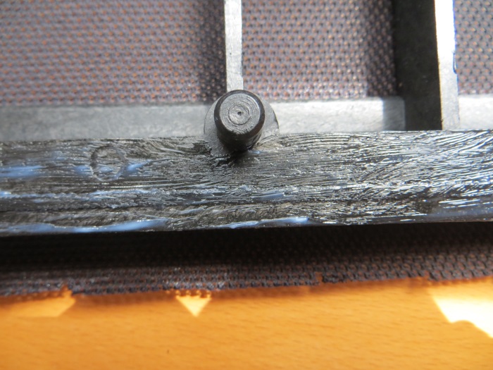 Replace speaker cloth: glue the speaker cloth to the speaker frame / grille