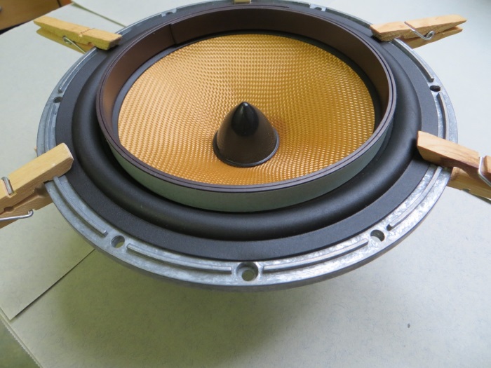 B&W ZZ11436 repair: if needed you can apply some weight on the speaker cone