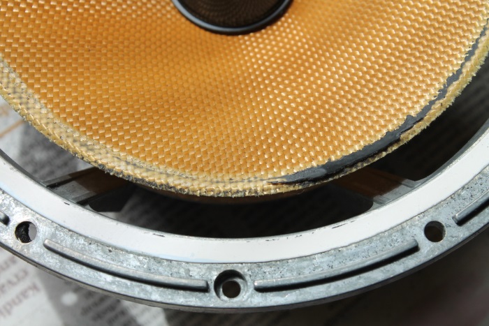 B&W ZZ11436 repair: speaker cone partly clean