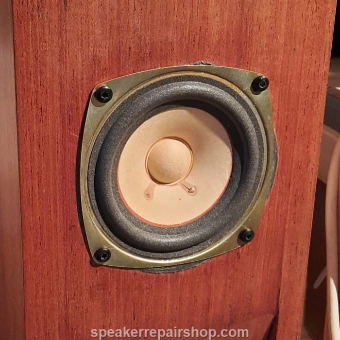JBL LX60 woofer voorzien van een nieuwe foamrand