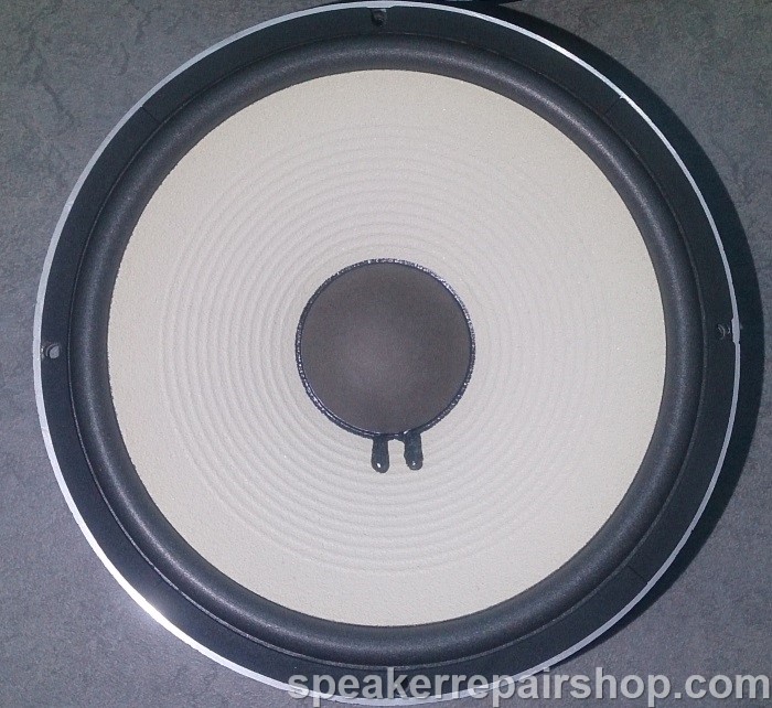 Yamaha Stagepas 300 woofer voorzien van een nieuwe foamrand