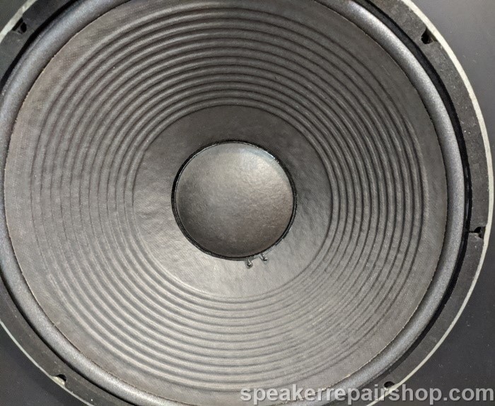 Studer 723 woofer met nieuwe foamrand
